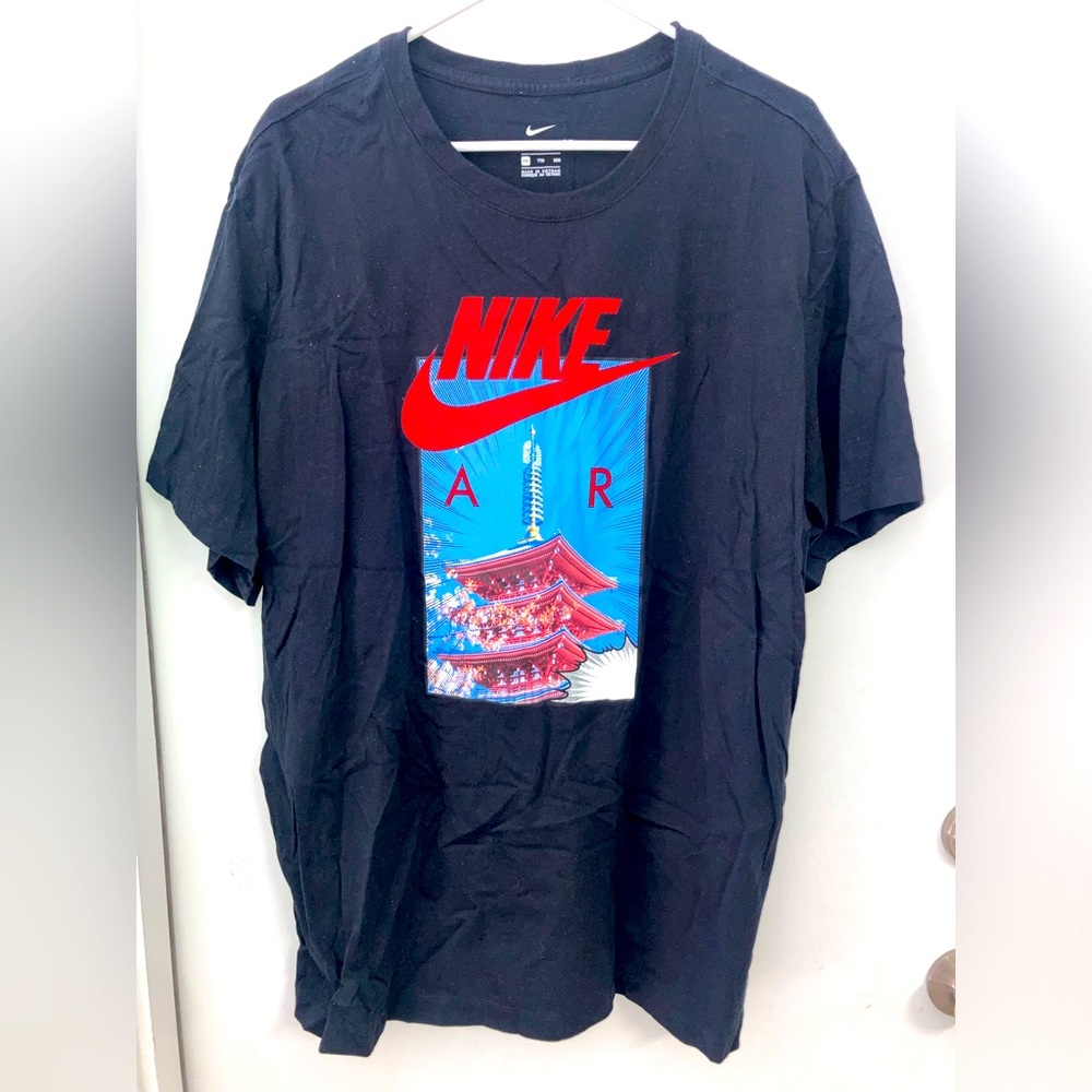 Like New Nike Graphic Tee